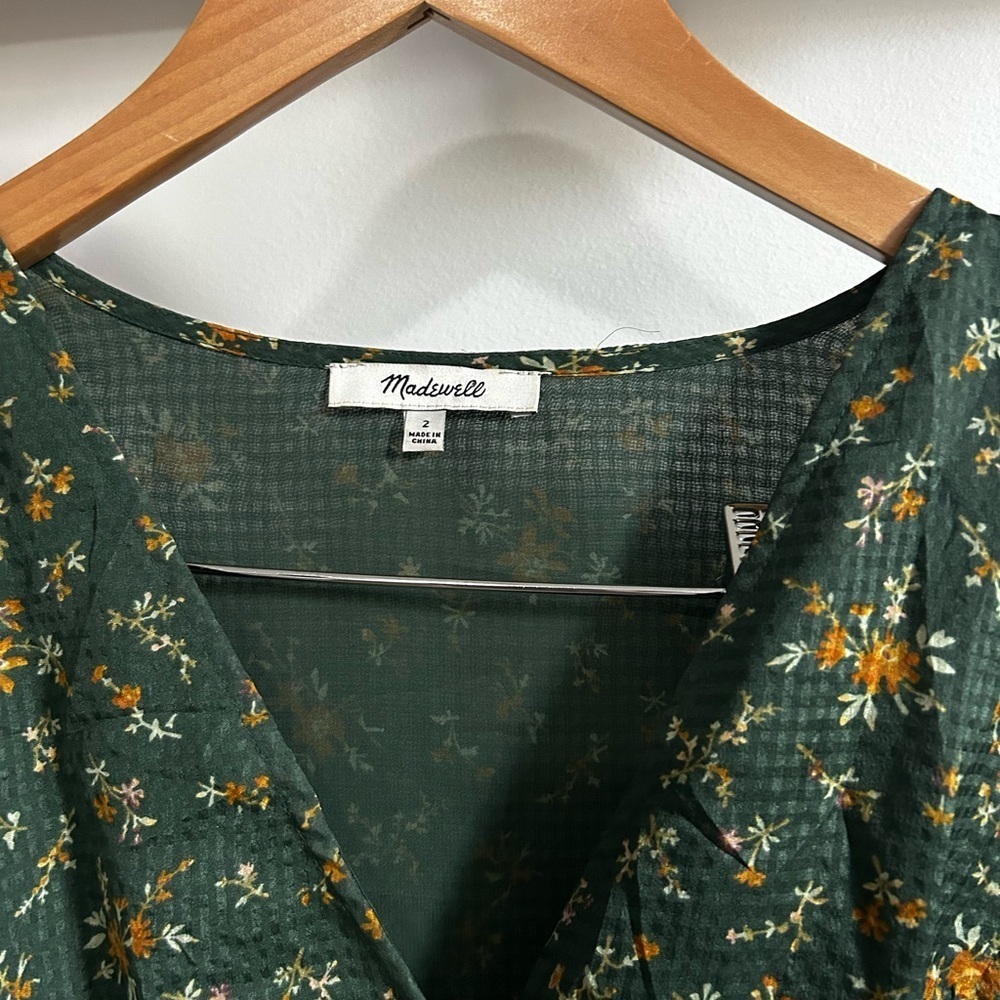 Madewell “ Silk Evie Tie-Sleeve Top in Fresh Sprigs” size 2 - Picture 3 of 8
